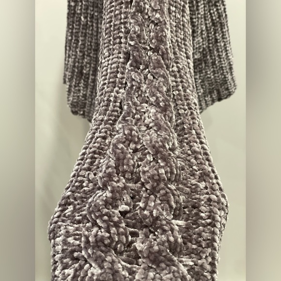 Knit Turtle Neck Cropped Sweater - Picture 4 of 5